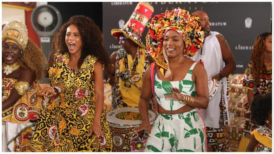 Angela Bassett foi coroada em evento com Taís Araujo em Salvador