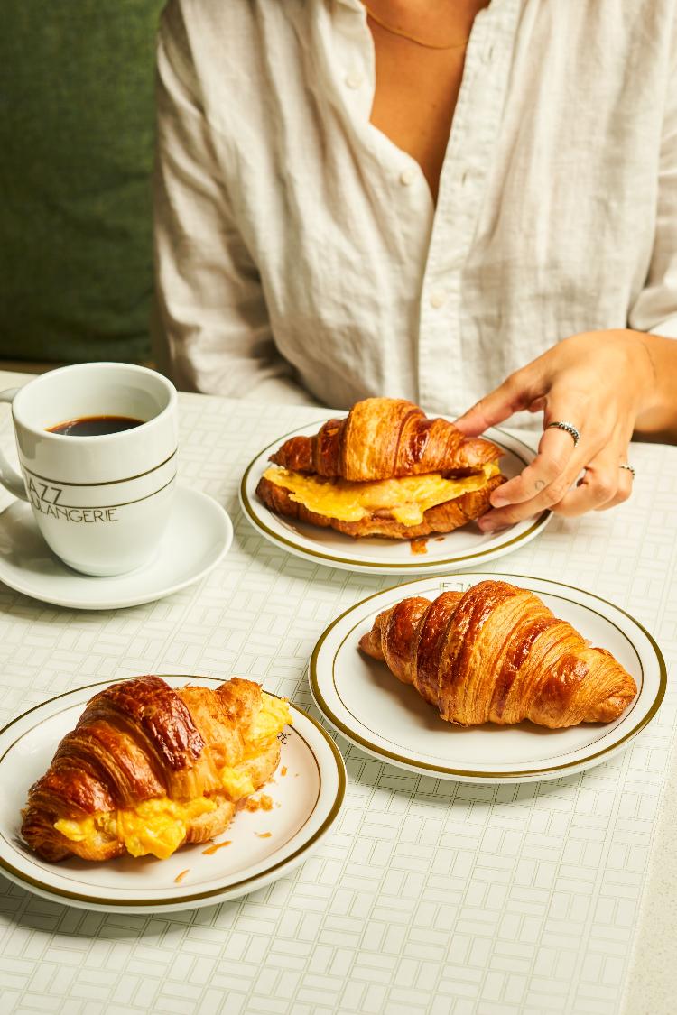 Muito além do pão francês: os croissants são destaque na Le Jazz