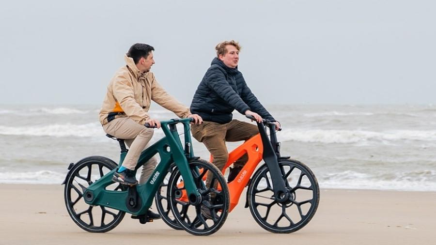 Bicicleta alemã da igus feita a partir de resíduos removidos dos oceanos e redes de pesca descartadas Bicicleta alemã da igus feita a partir de resíduos removidos dos oceanos e redes de pesca descartadas