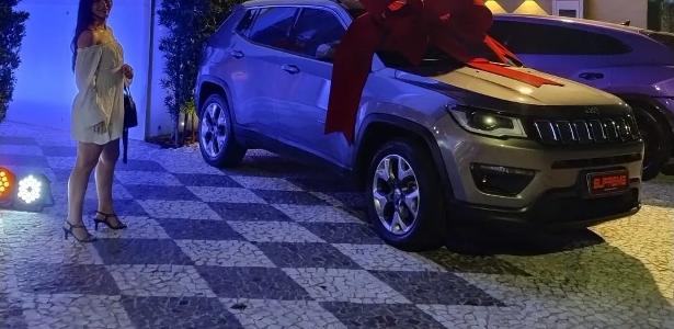 Mulher vai à Justiça após ser demitida e perder carro que ganhou em sorteio