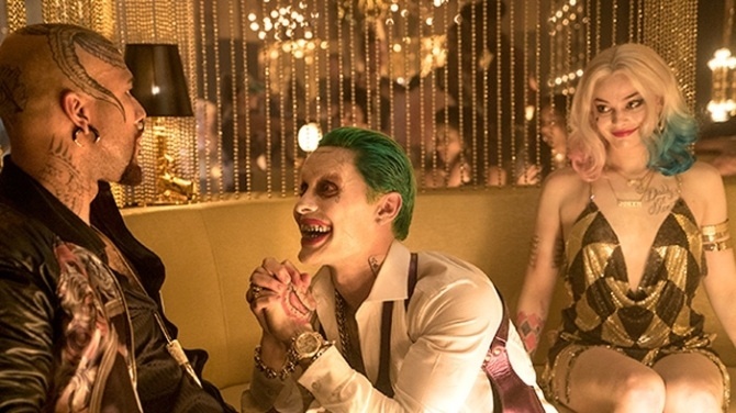 7.jul.2016 - A revista "Entertment Weekly" divulgou imagens do filme "Esquadrão Suicida", que estreia no Brasil no dia 4 de agosto. Na imagem,vemos Monster T (Common), Coringa (Jared Leto) e Arlequina (Margot Robbie) - Divulgação