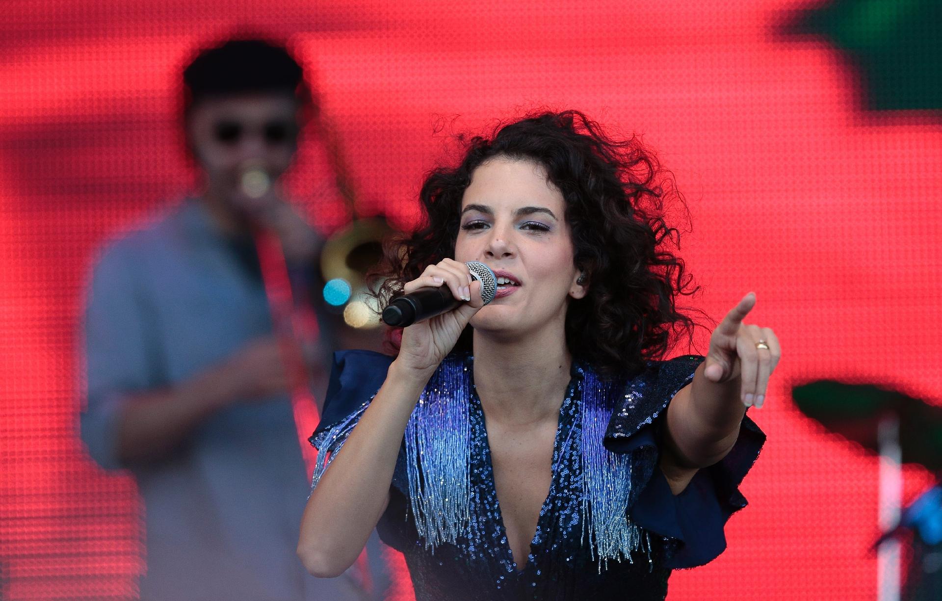 Em sua apresentação solo, a cantora Céu cantou "Chove Chuva" do repertório de Jorge Ben Jor e o plateia aprovou a sua versão do sucesso - Nelson Antoine/UOL