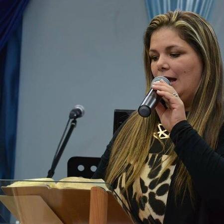 Após se converter, Vivi Brunieri se formou em teologia e passou a pregar seu testemunho em igrejas evangélicas - Arquivo pessoal - Arquivo pessoal