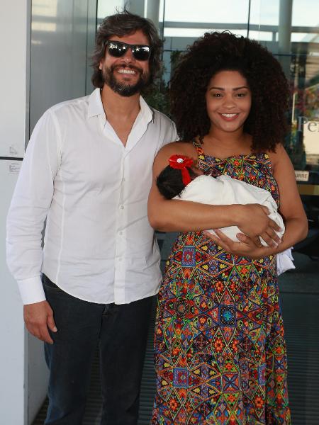 Juliana Alves, o marido Ernani e a filha Yolanda - AgNews