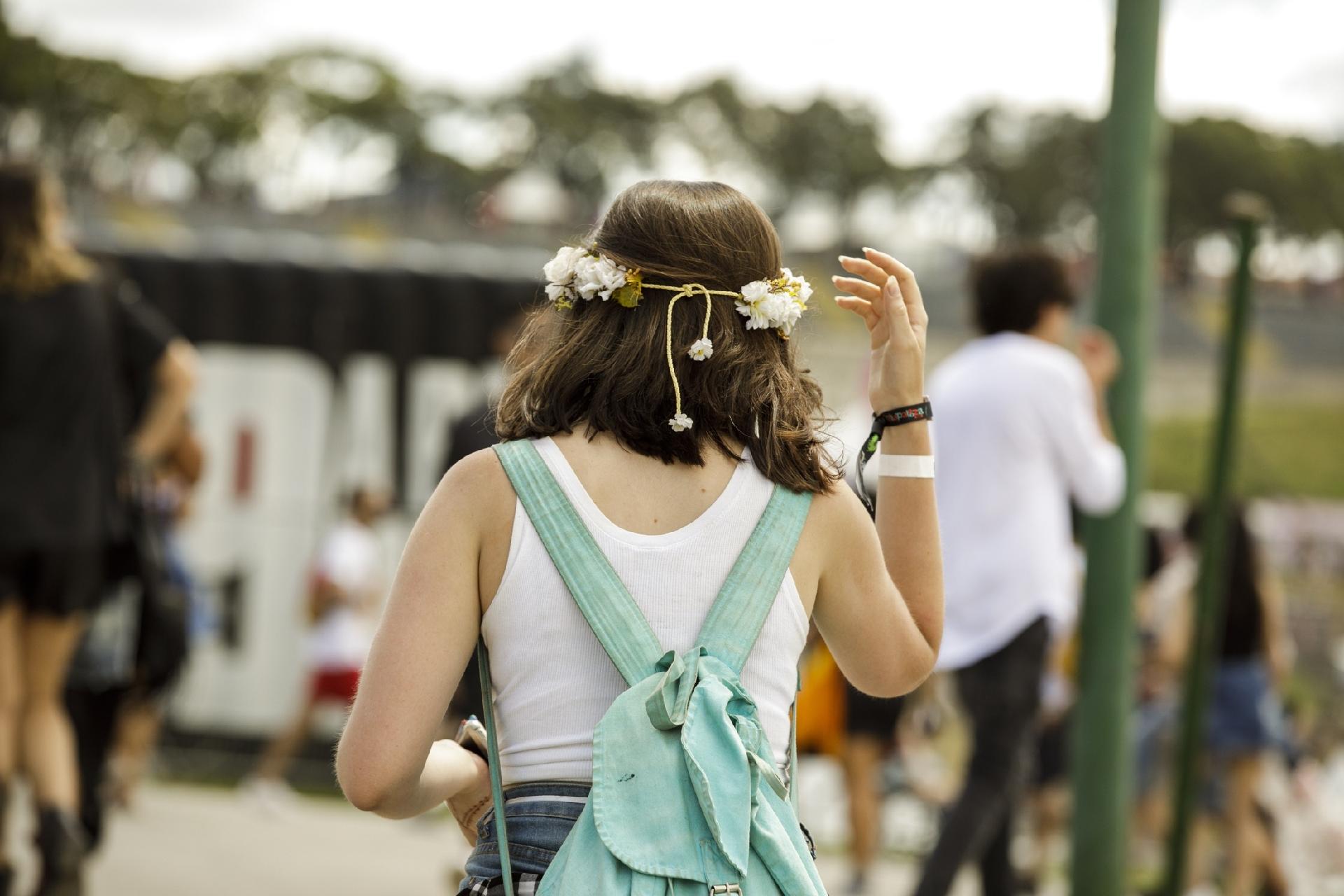 A coroa de flor é obrigatória entre os fãs de Lana Del Rey no Lollapalooza Brasil 2018 - Mariana Pekin/UOL