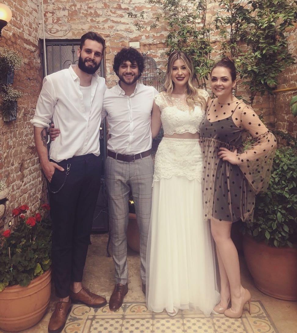 Nina e Guilheme posam com a blogueira Karol Pinheiro e o noivo, Arthur - Reprodução/Instagram