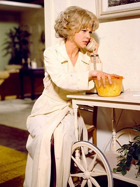 Barbara Harris em cena de "Um Dia Muito Louco" (1976) - Divulgação