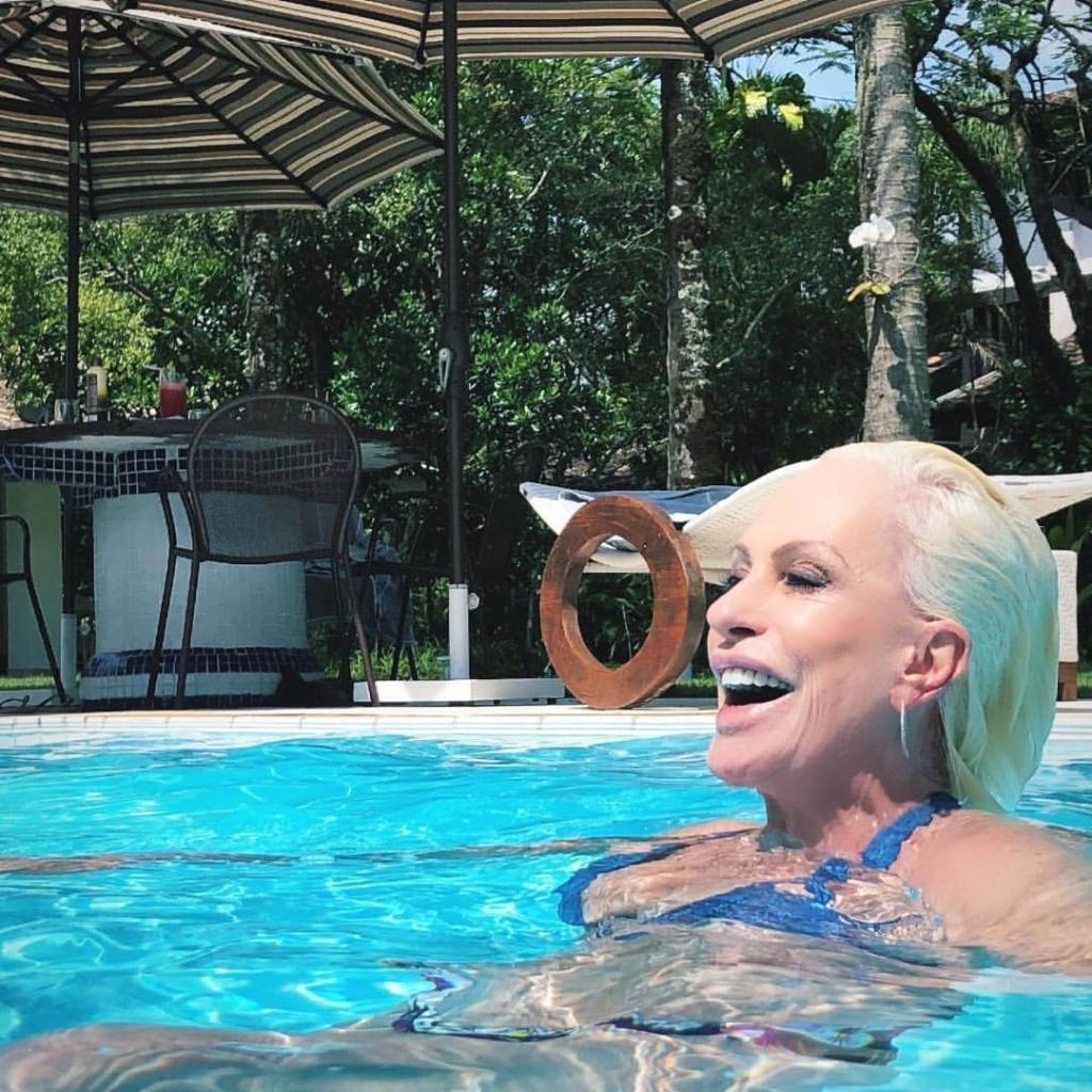 Famosas com mais de 50 anos provam que biquíni não tem idade - Reprodução/Instagram