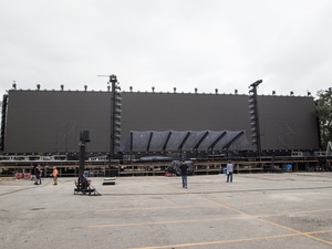 Detalhe da montagem do palco de Roger Waters, montado para ensaio técnico no Credicard Hall, zona sul de São Paulo - Simon Plestenjak/UOL