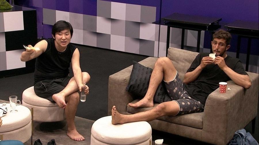 Pyong conversa com brothers do Camarote e especula rixa na casa - Reprodução/Globoplay