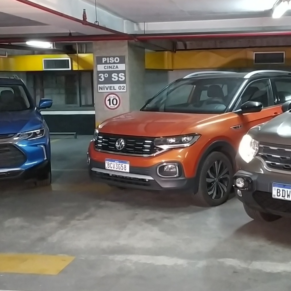 Carros na Web  Comparativo entre Renault Duster e Volkswagen T-Cross