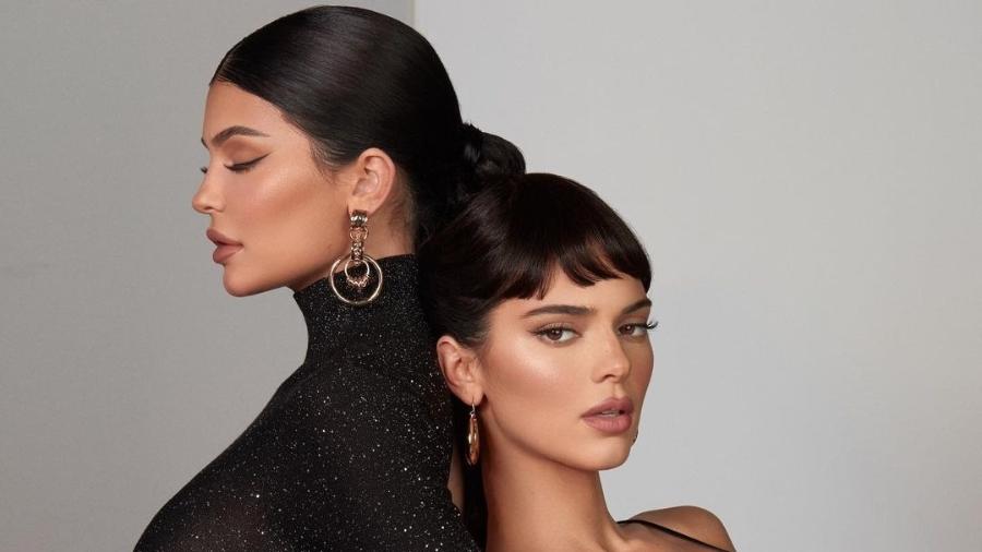 Kylie posou com Kendall Jenner para divulgação dos produtos - Reprodução/Instagram @kyliejenner