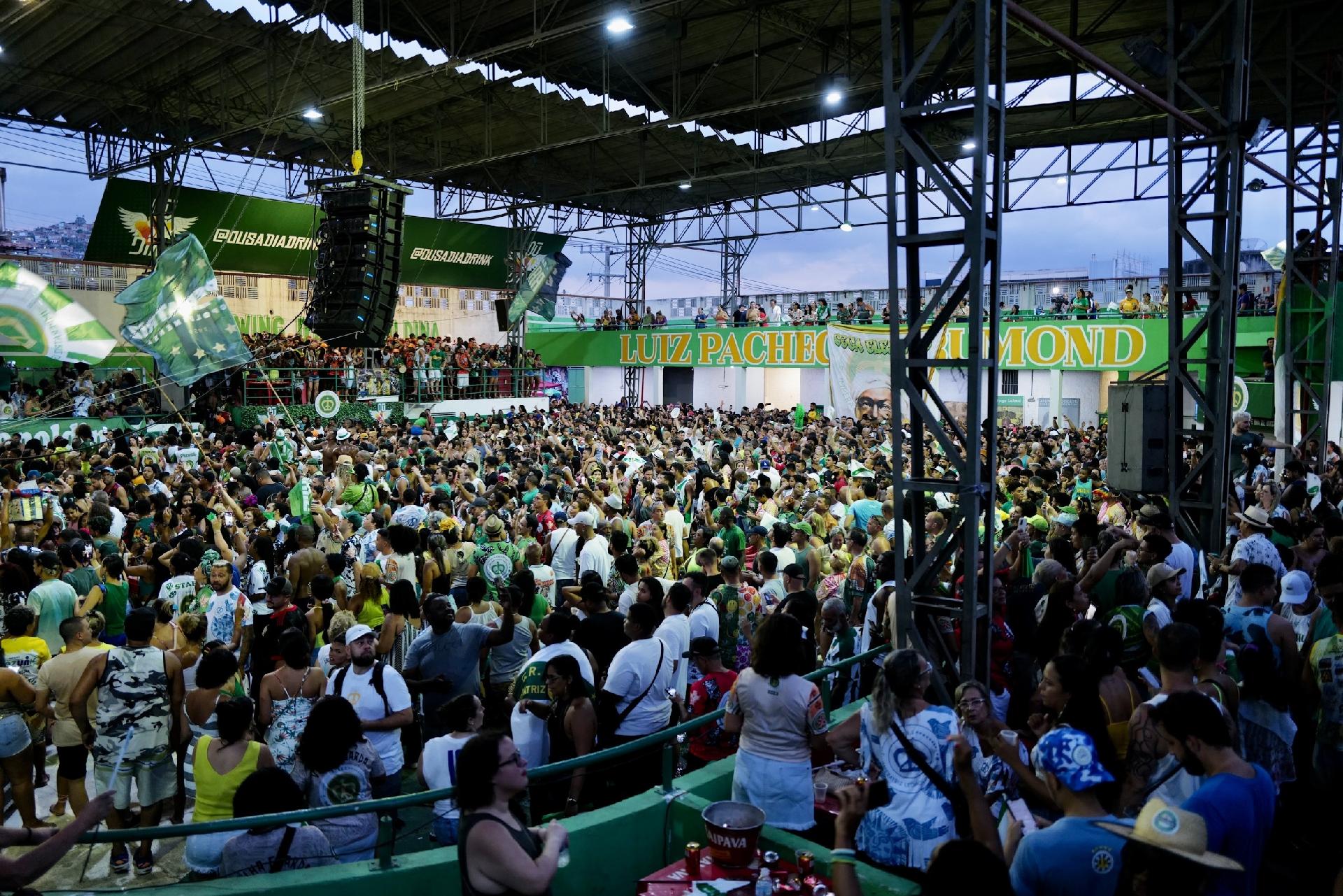 Campeã do Carnaval 2023, quadra da Imperatriz Leopoldinense esté em festa no RJCampeã do Carnaval 2023, quadra da Imperatriz Leopoldinense esté em festa no RJ - Lucas Landau/UOL
