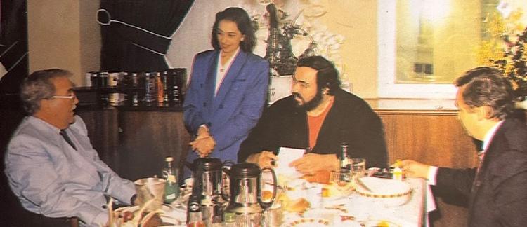 Tenor italiano Luciano Pavarotti no Ca'd'Oro