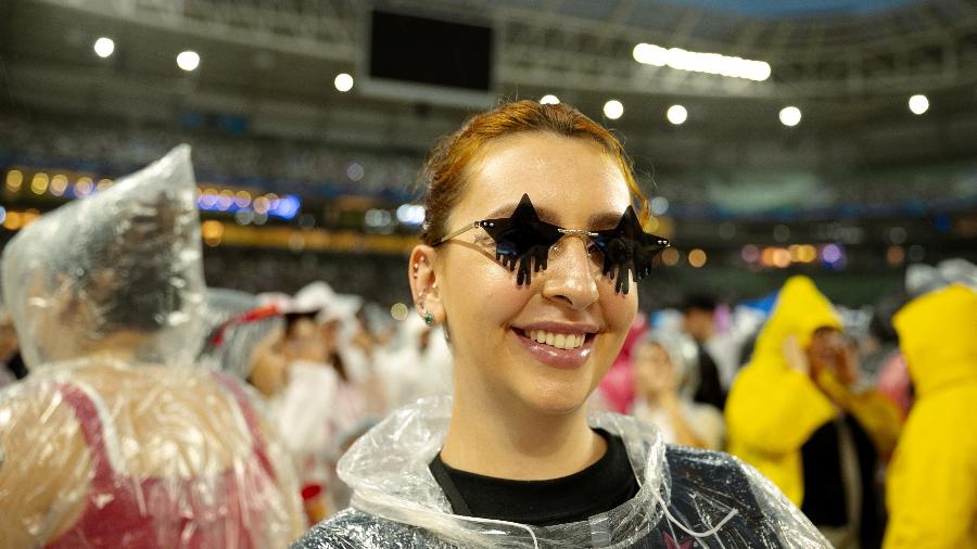 Chuva não desanima o público no show de estreia do Jão