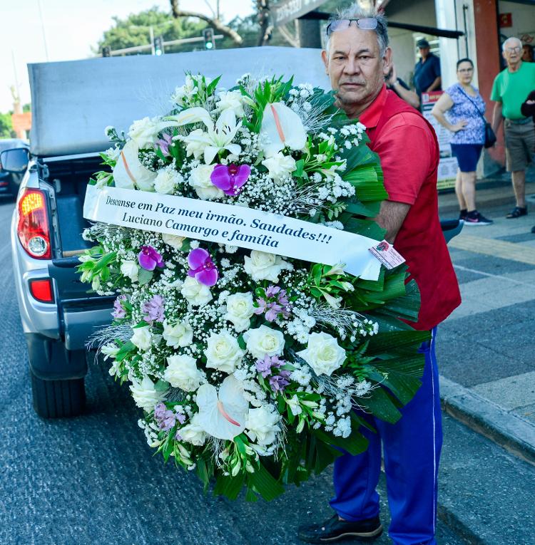 Luciano Camargo enviou coroa de flores para velório de Chrystian