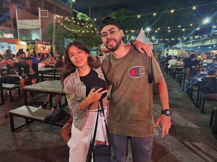 Alana Moreira, 29, e Washington Caíque, 27, foram curtir Ja Rule no Mainstreet Festival, no Rio