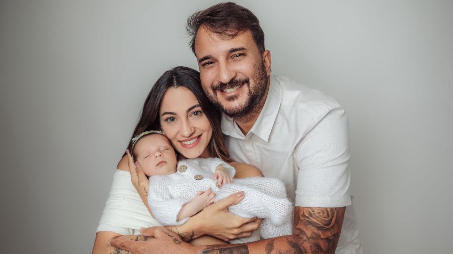 Ariadne e Carlos ao lado da filha Luma, de 2 meses Ariadne e Carlos ao lado da filha Luma, de 2 meses