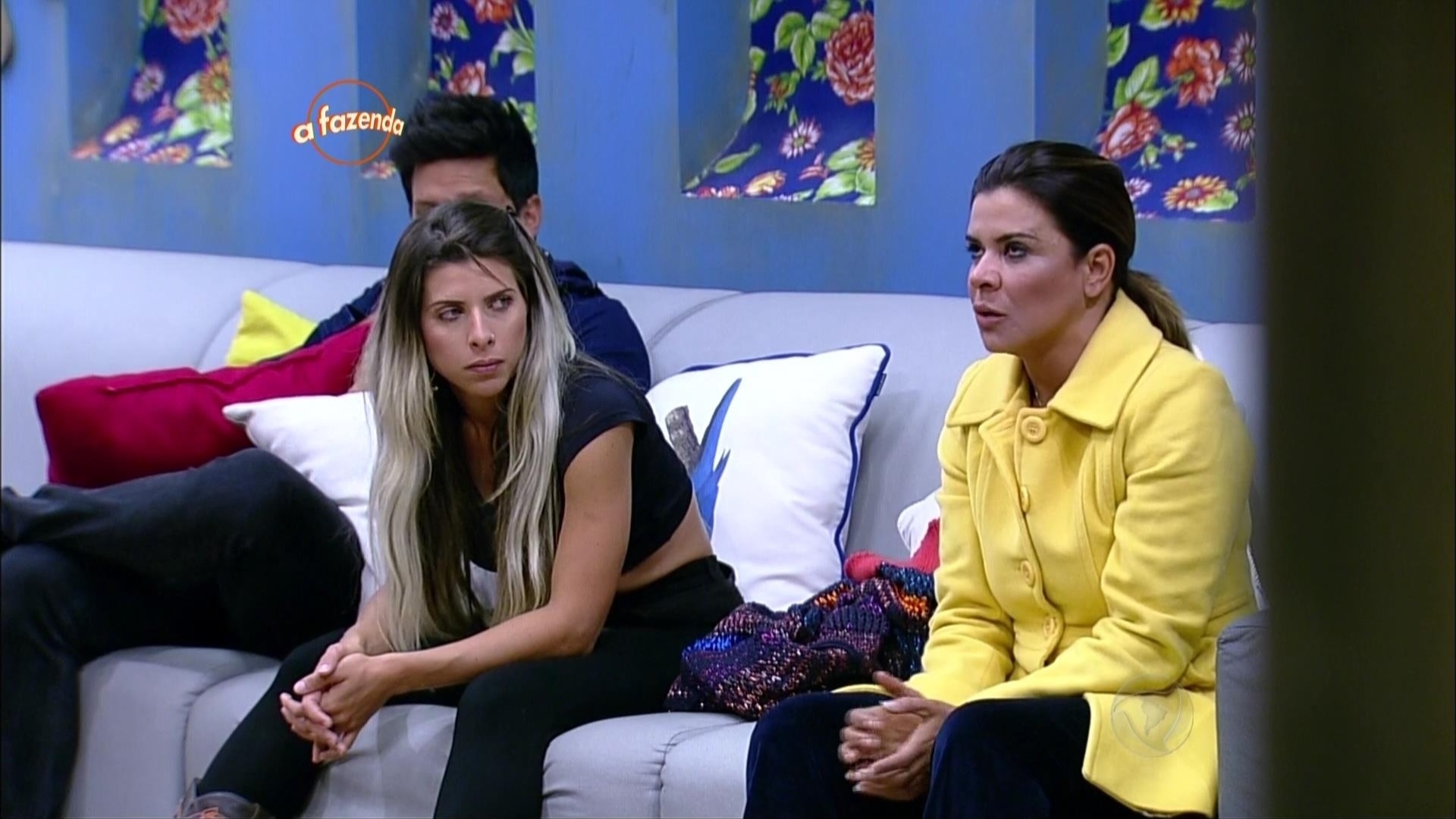 23.out.2015 - Sem esconder sua insatisfação sobre o resultado da roça, Mara não deixou de criticar Carla Prata - Reprodução/Record