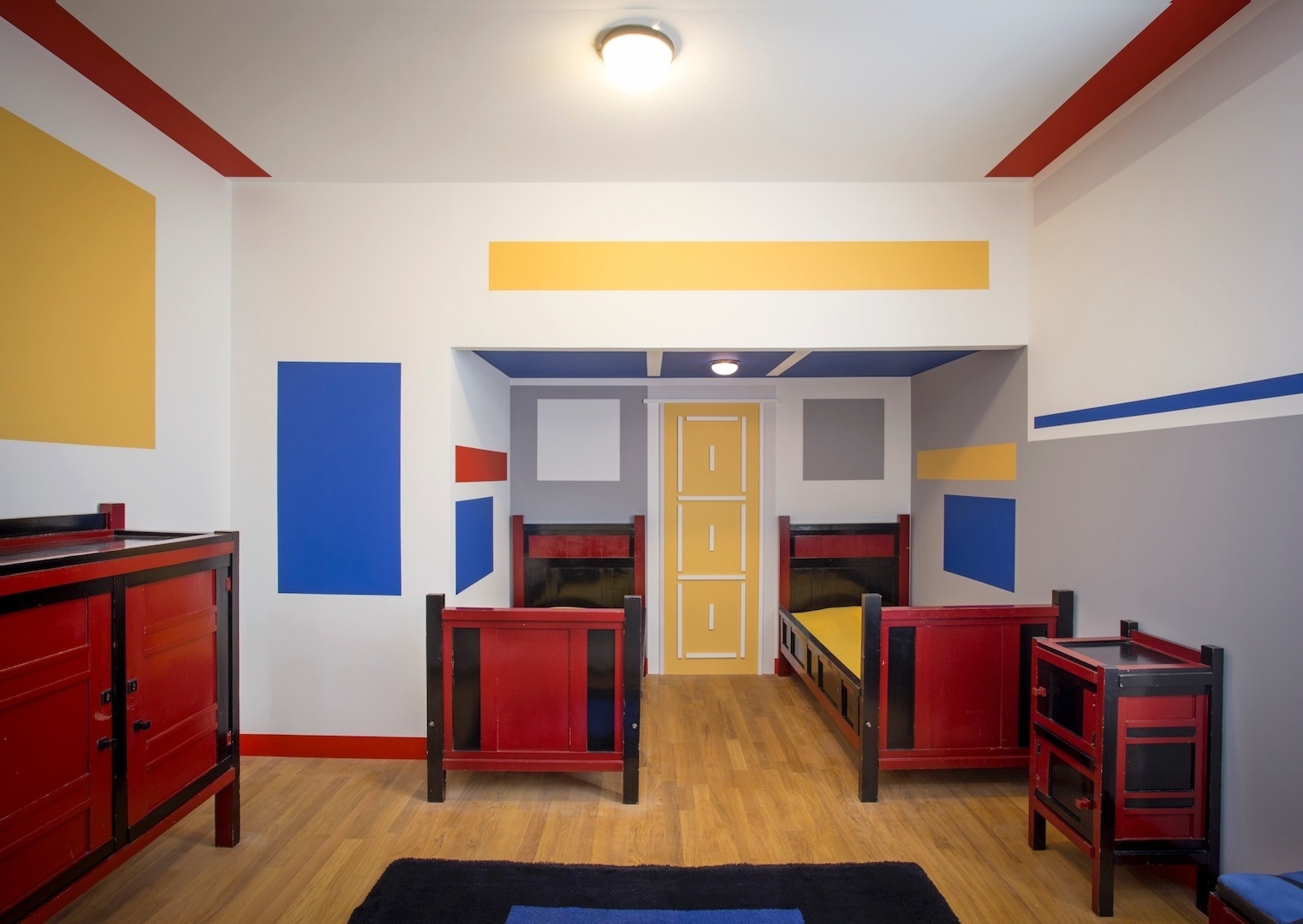 Vilmos Huszár, desenho das cores / Piet Klaarhamer, desenho dos móveis | Quarto de meninos, (1920) - Gemeentemuseum, Den Haag, Holanda