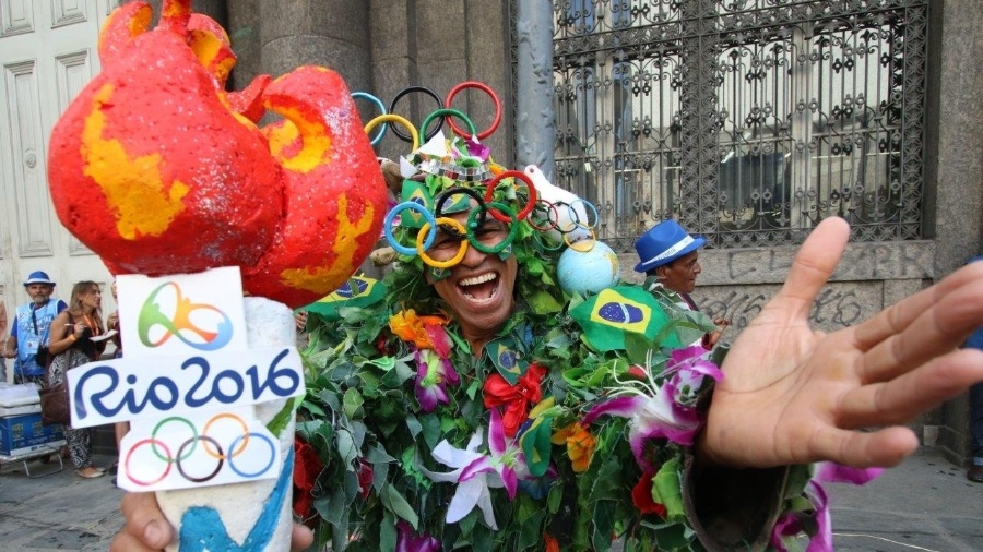 14.fev.2016 - Monobloco comanda encerramento de Carnaval no centro do Rio de Janeiro - Zulmair Rocha/UOL