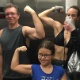 19.jul.2016- Boninho aparece com braço musculoso em foto com a mulher Ana Furtado e a filha Isabella: "Muque em família! Família que treina unida é mais forte!", escreveu a apresentadora na legenda da imagem no Instagram. O diretor da Globo se submeteu a uma cirurgia bariátrica há seis meses e tem feito atividade física para manter a nova forma - Reprodução/Instagram