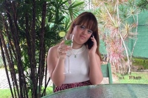 A youtuber Cacai posa para fotos durante a gravação de um vídeo para o seu canal - Acervo Pessoal