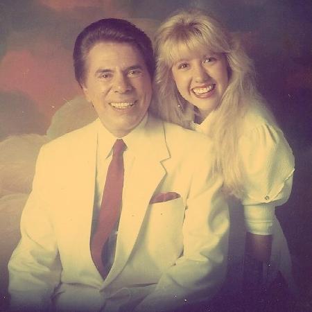 Mariane posa com Silvio Santos na época em que era apresentadora infantil - Reprodução/Facebook - Reprodução/Facebook