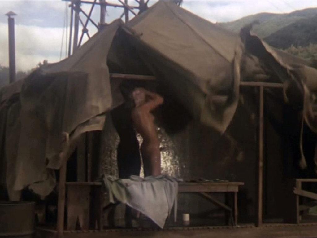 Sally Kellerman em cena no filme "MASH" (1970) - Reprodução