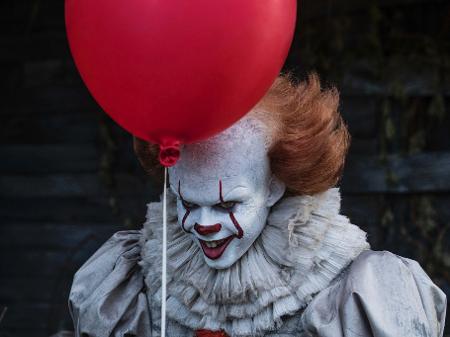 Bill Skarsgard interpreta Pennywise no remake de "It: A Coisa" - Brooke Palmer/Warner Bros