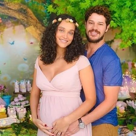 Débora Nascimento ganha apoio nas redes sociais e vê sua conta do Instagram explodir de seguidores em poucos dias após se separar de José Loreto - Reprodução/Instagram - Reprodução/Instagram