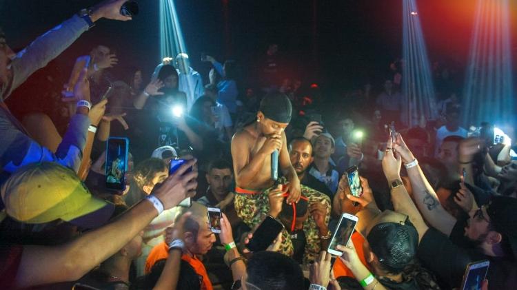 Aos 11 anos, MC Caveirinha canta seus traps em shows lotados - Alexandre Santos/Divulgação - Alexandre Santos/Divulgação