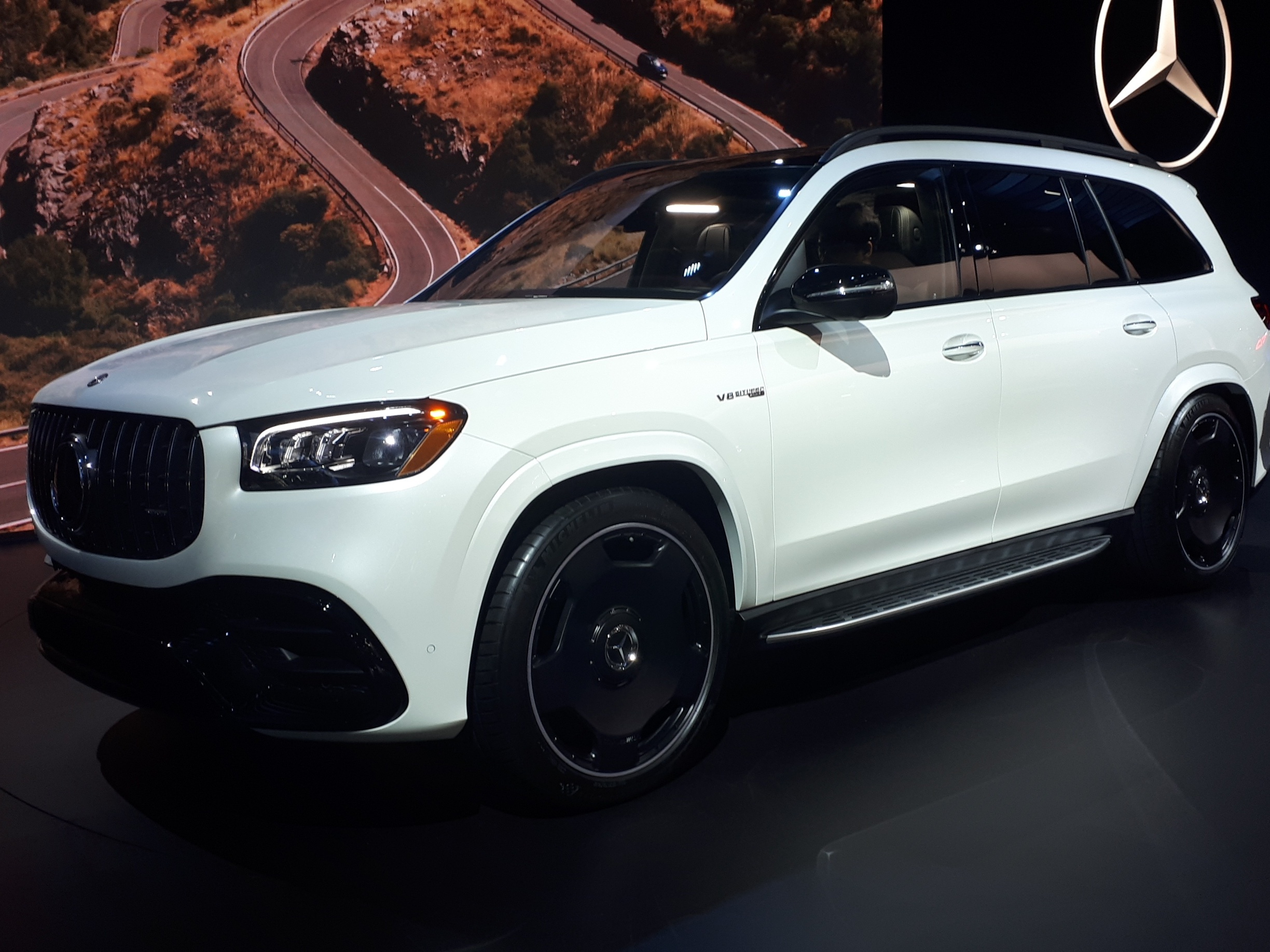 Mercedes-AMG GLS 63 é um monstro de luxo com 612 cv que nunca vai