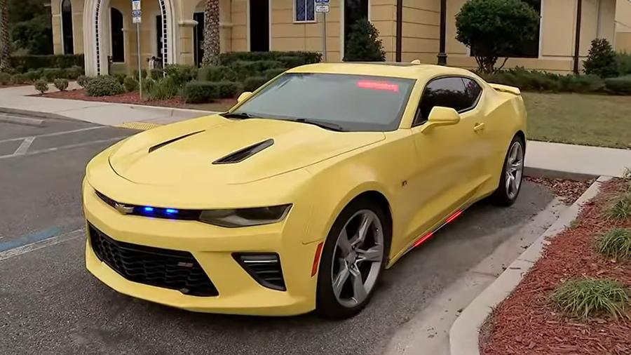 Chevrolet Camaro é usado como viatura por funcionário de concessionária - Reprodução