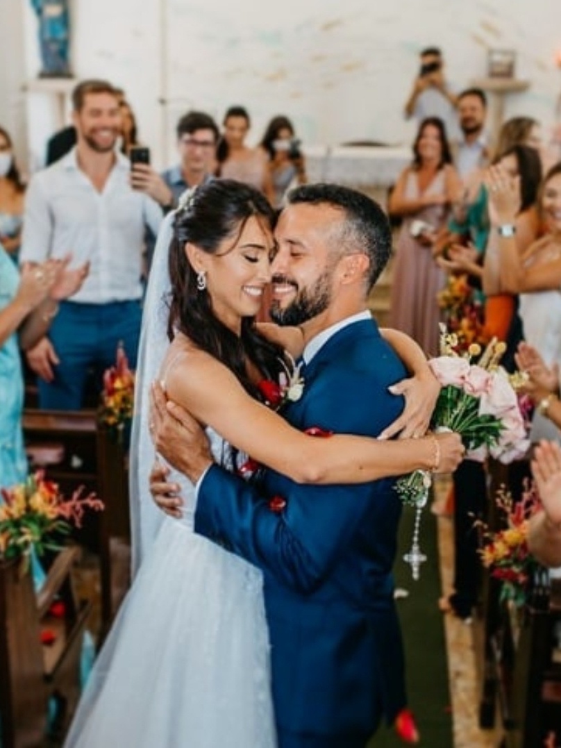 Casal troca festa de casamento por construção de escola em Moçambique -  21/08/2022 - UOL ECOA