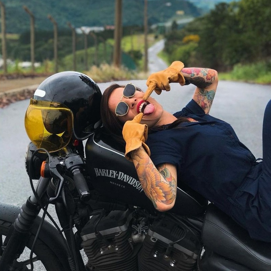 saramanubh publicou em seu respectivo perfil do Instagram: “Para os amantes  de moto 🥰 Topper @dineplin…