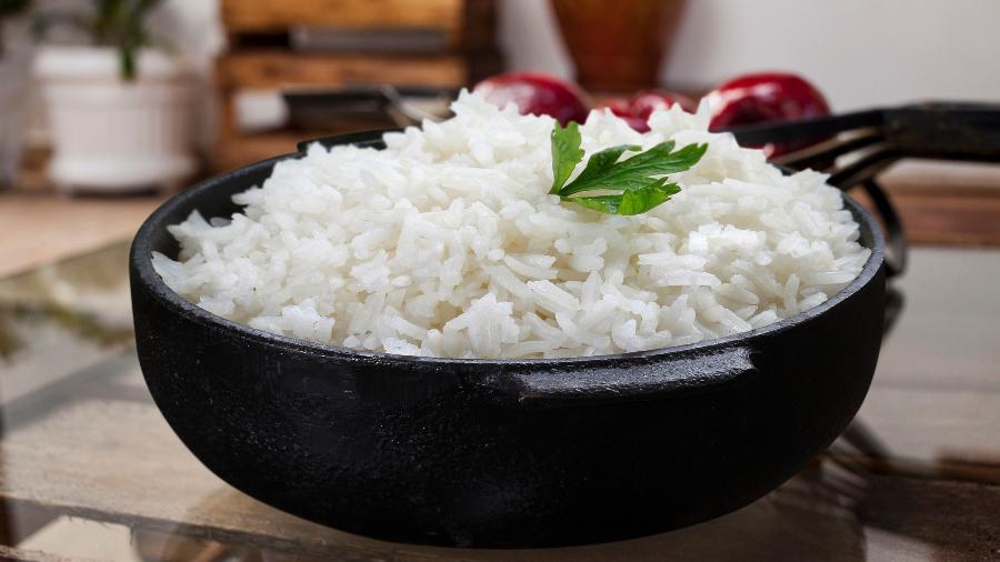 Arroz branco em excesso aumenta o risco de doenças cardíacas; entenda ...