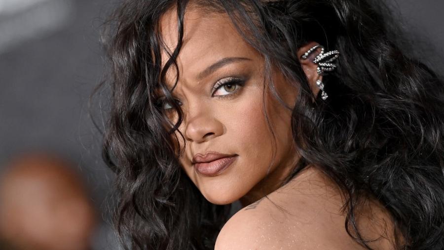 Rihanna canta o hit "Umbrella" - Getty Images