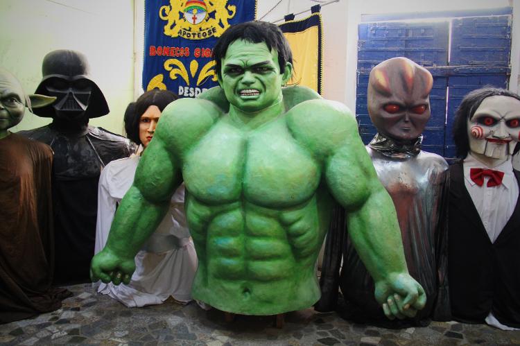 Boneco do incrível Hulk é o mais pesado nas ladeiras de Olinda - Adriano Alves - Adriano Alves