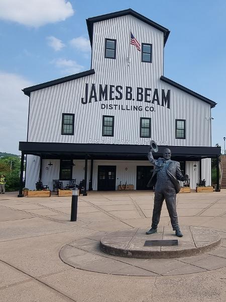 Na destilaria Jim Beam é possível agendar um jantar harmonizado com as bebidas da casa