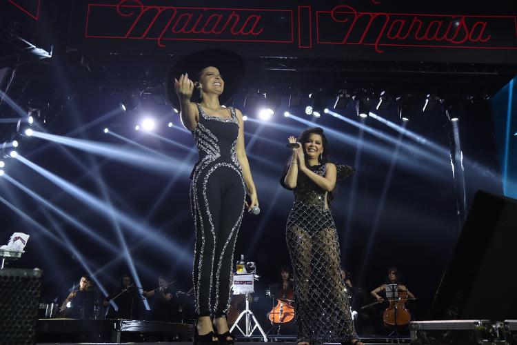 Maiara e Maraisa durante show no Rio, que marca a estreia da turnê In Concert