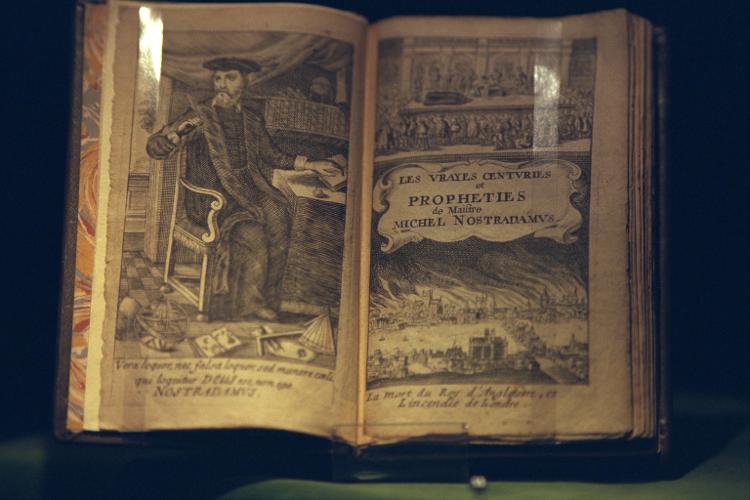 Escritos de Nostradamus expostos na biblioteca municipal da Lyon Escritos de Nostradamus expostos na biblioteca municipal da Lyon