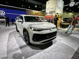 VW Tiguan 2025 estreia nos EUA com novo design e sem versão de 7 lugares