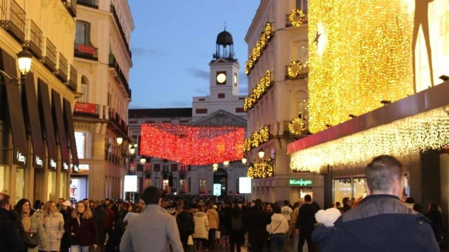 O centro de Madri em clima natalino. As luzes são uma atração à parte, conquistando olhares de moradores e turistas do mundo todo 