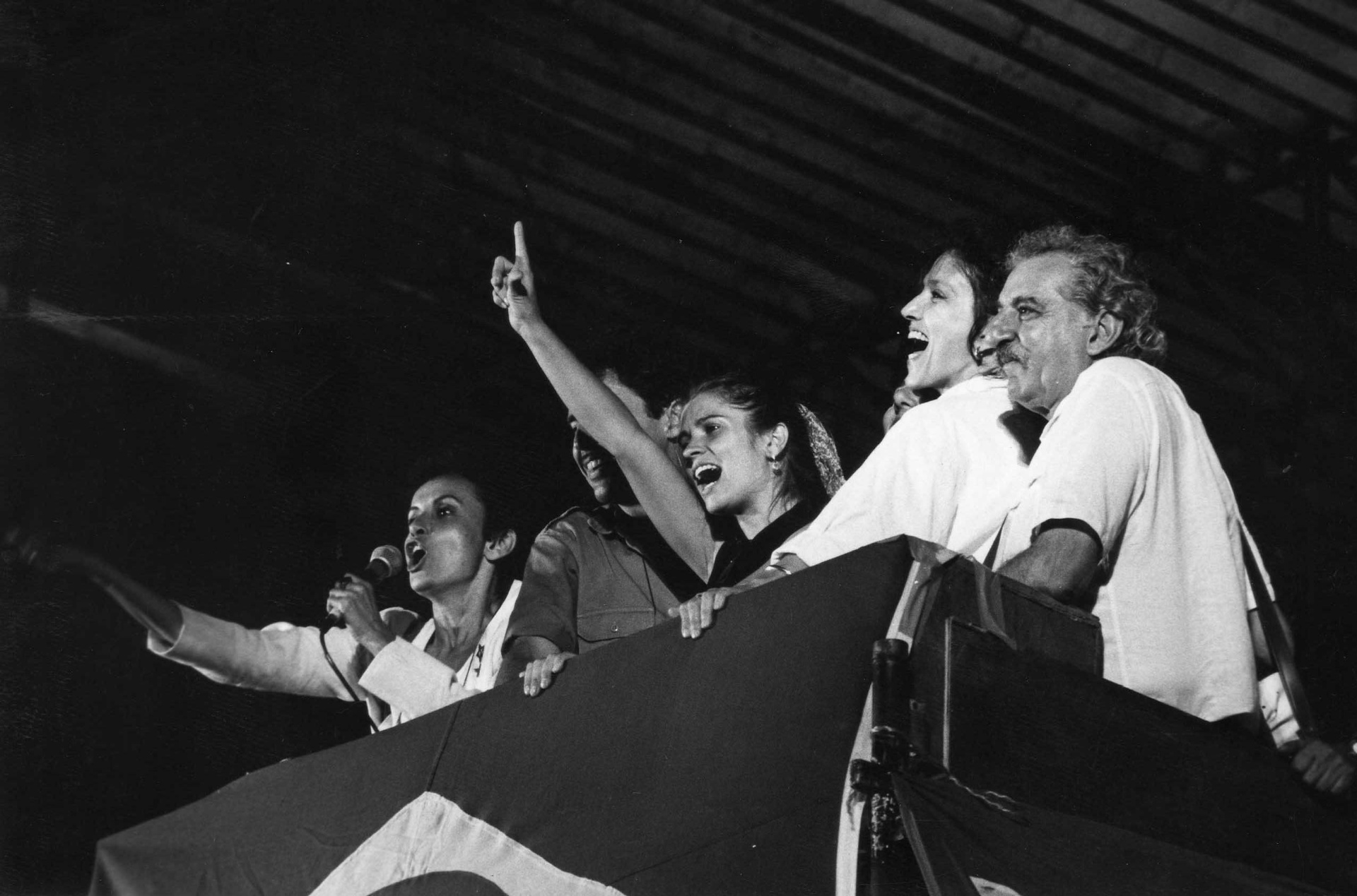 Em 1989, a atriz Yoná Magalhães participou da campanha de Lula para a presidência junto com os atores Joana Fomm, Tássia Camargo e Renato Consorte - Niels Andreas - 14.dez.1989/Folhapress