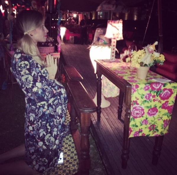 3.jul.2016 - Grazi Massafera grávida? É mentira! "Ajueioooo tem que reza", brincou a empresária Márcia Marbá - Reprodução/Instagram/marciamarba