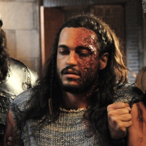 Tobias, personagem de Raphael Vianna, fica desfigurado em "A Terra Prometida" - Munir Chatack/TV Record - Munir Chatack/TV Record