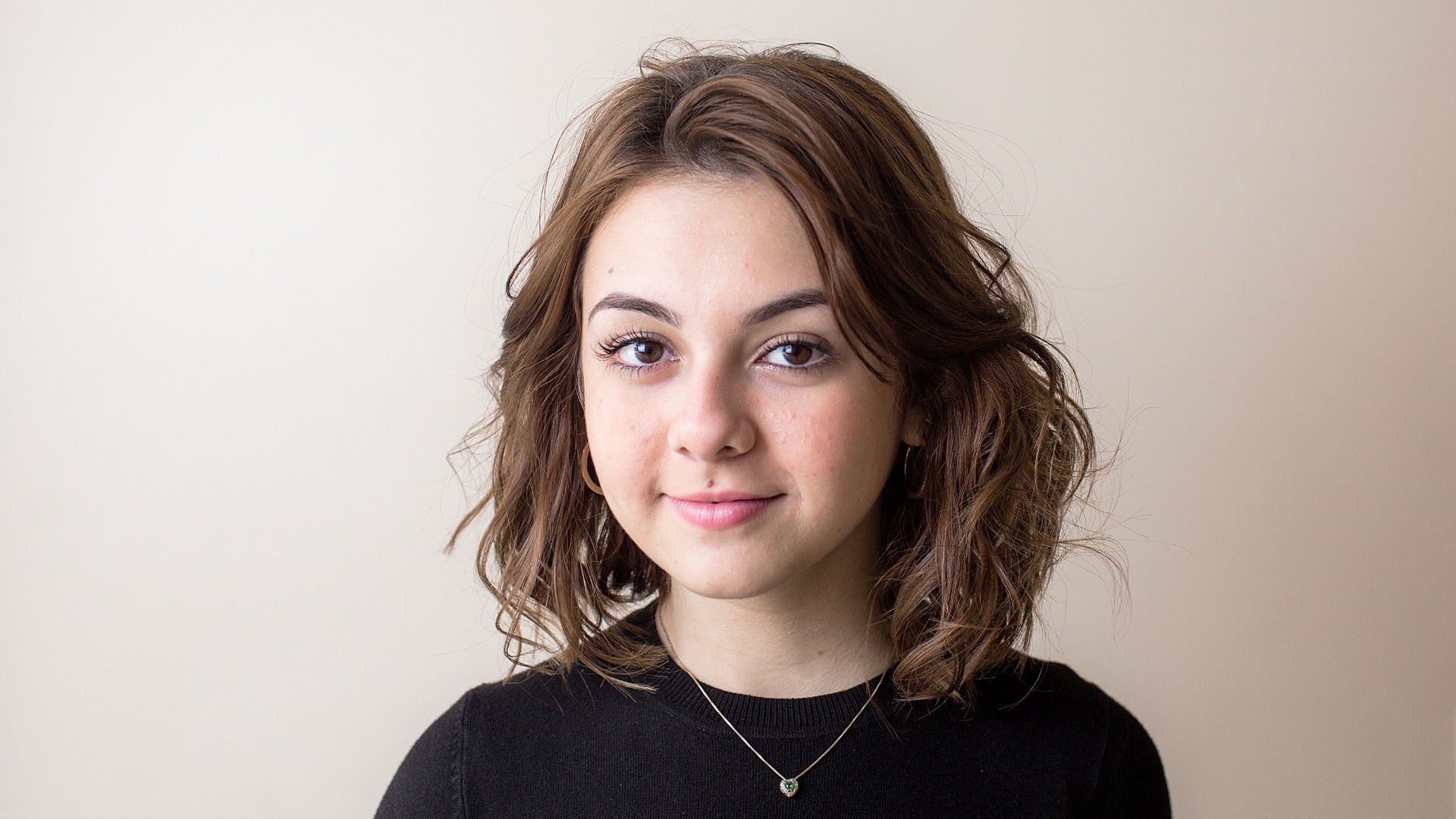 A atriz Klara Castanho fala ao UOL sobre sua estreia no cinema como Julia, no filme "É Fada!", e no teatro como Jane e Lady Jane em "O Aprendiz de Feiticeiro" - Ricardo Matsukawa/UOL