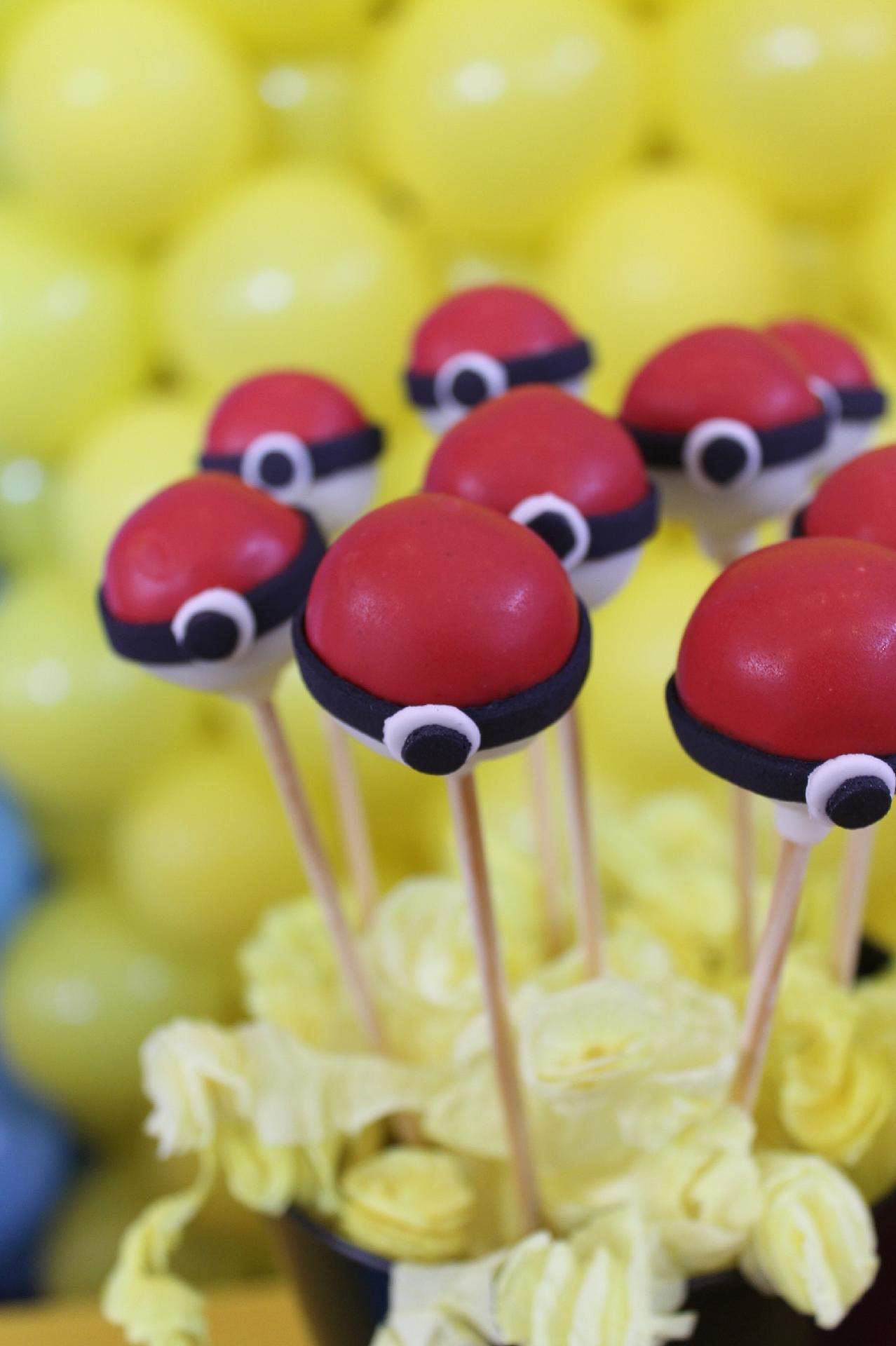 festa pokemon- cake pops - Adriana Porto/Divulgação