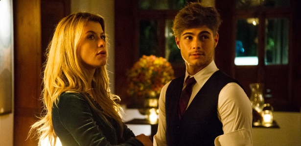 Diana (Alinne Moraes) e Leo Regis (Rafael Vitti) em cena de "Rock Story" - Cesar Alves/TV Globo - Cesar Alves/TV Globo